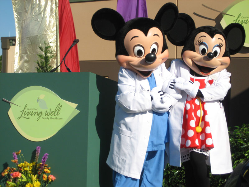 Mickey et Minnie Mouse en docteurs